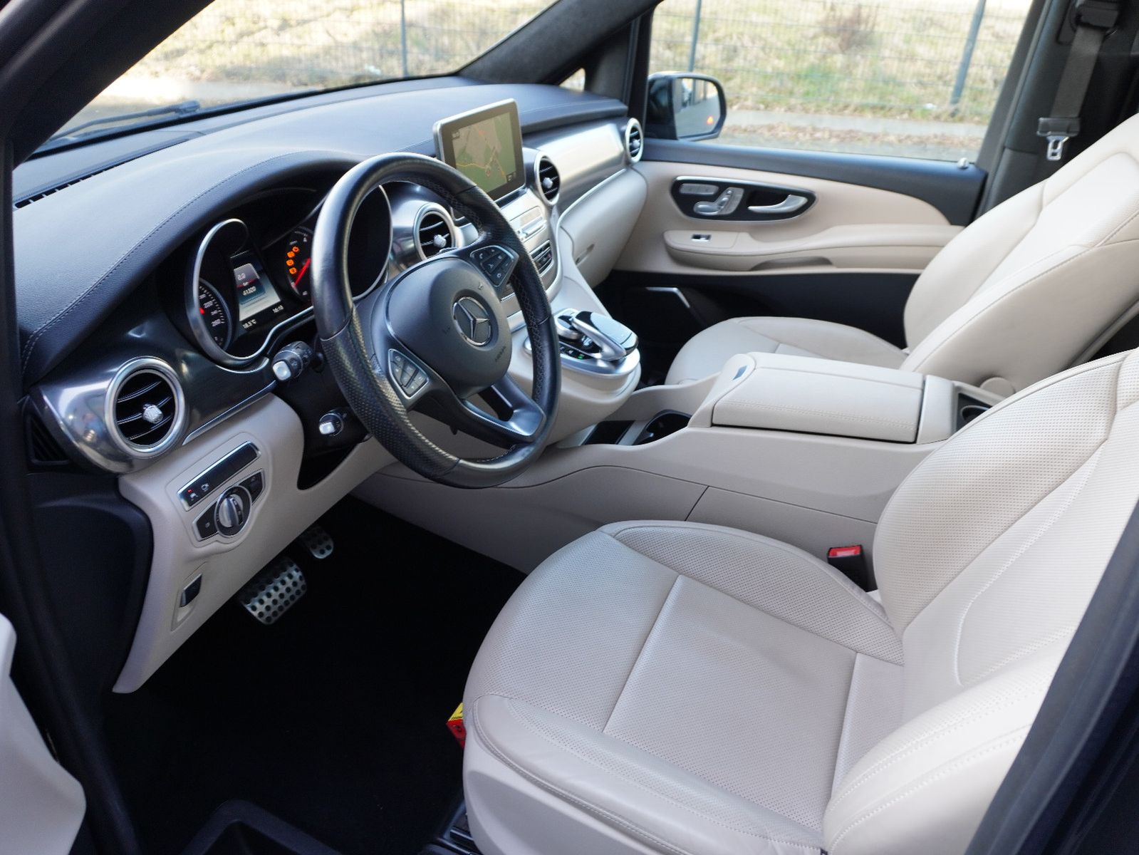 Fahrzeugabbildung Mercedes-Benz V 250 d EXCLUSIVE EDITION