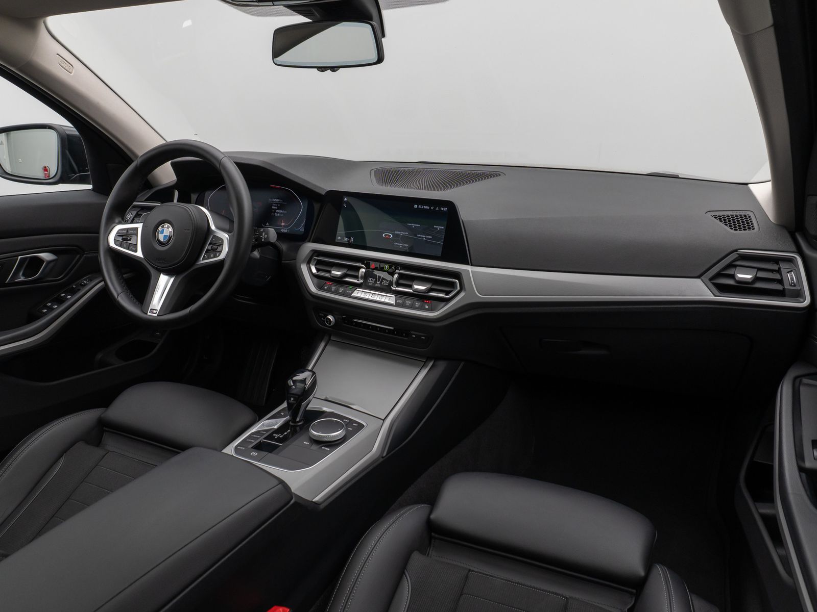 Fahrzeugabbildung BMW 320d Panorama Laser PDC HUD HiFi Komfort Alarm