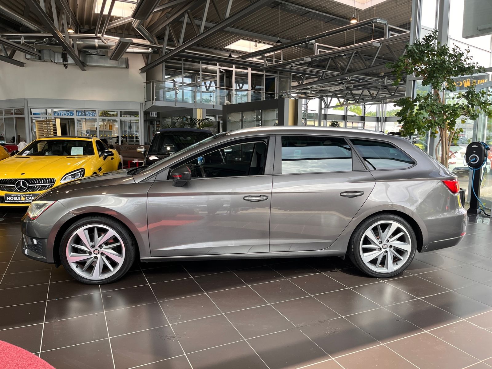 Fahrzeugabbildung SEAT Leon ST FR KLIMA LED NAVI ALU