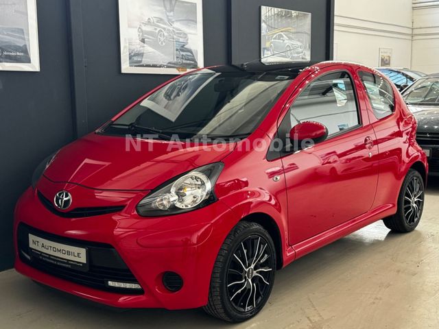 Toyota Aygo Cool Go RedBlack Navigation Scheckheft