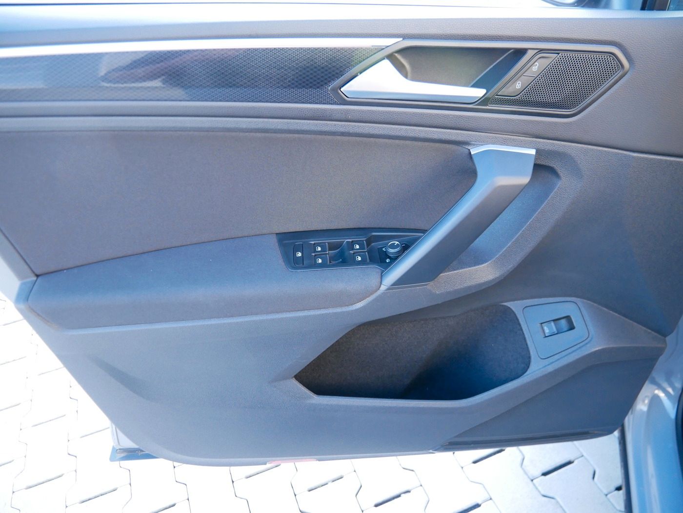 Fahrzeugabbildung Volkswagen Tiguan 1.5 United AHK DACH Standheiz Kamera LED