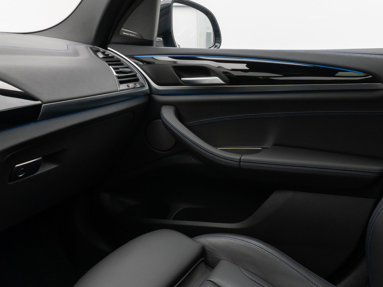 Fahrzeugabbildung BMW iX3 Impressive M Sport Panoram Laser 360°HUD H/K