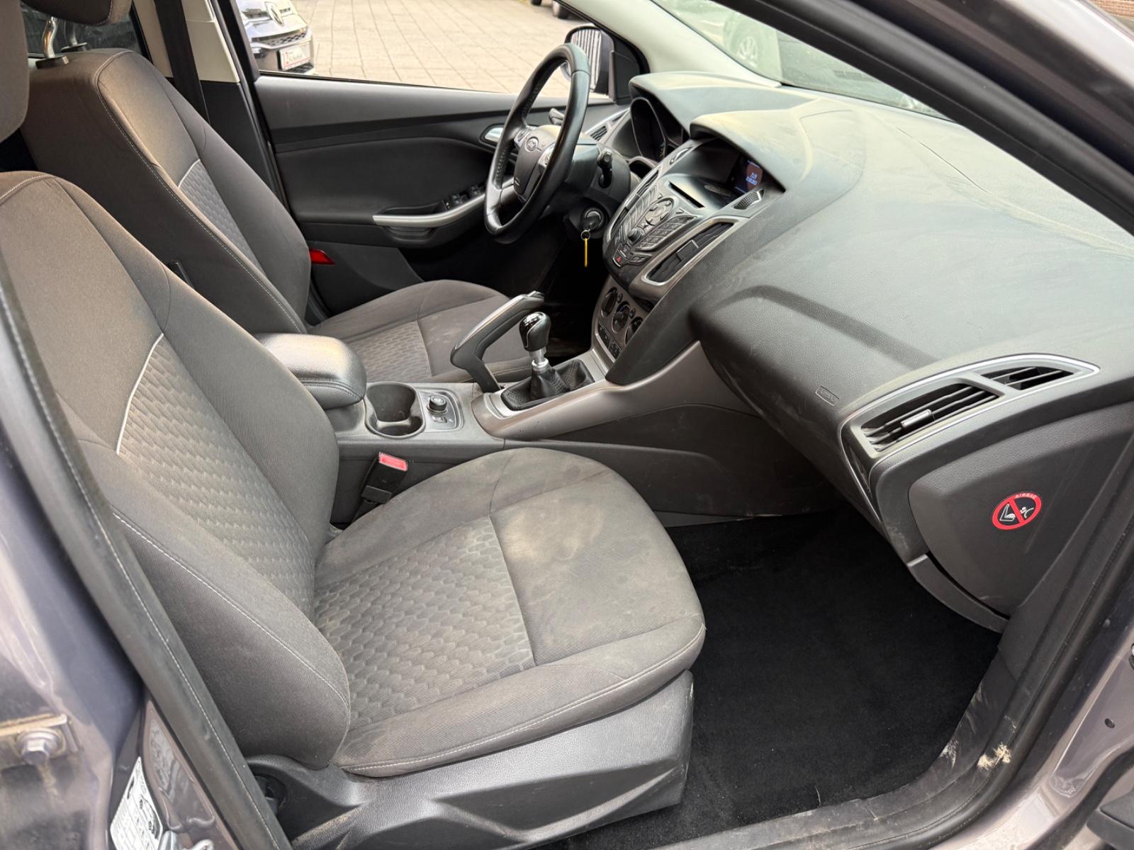 Ford Focus 2013 — photo 19