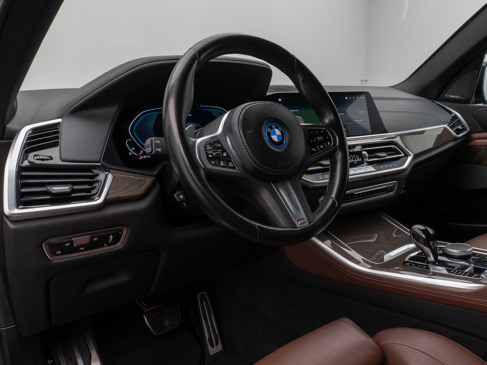 Fahrzeugabbildung BMW X5 xD45e M Sport 360°HUD DAB H/K Individual 21Zl