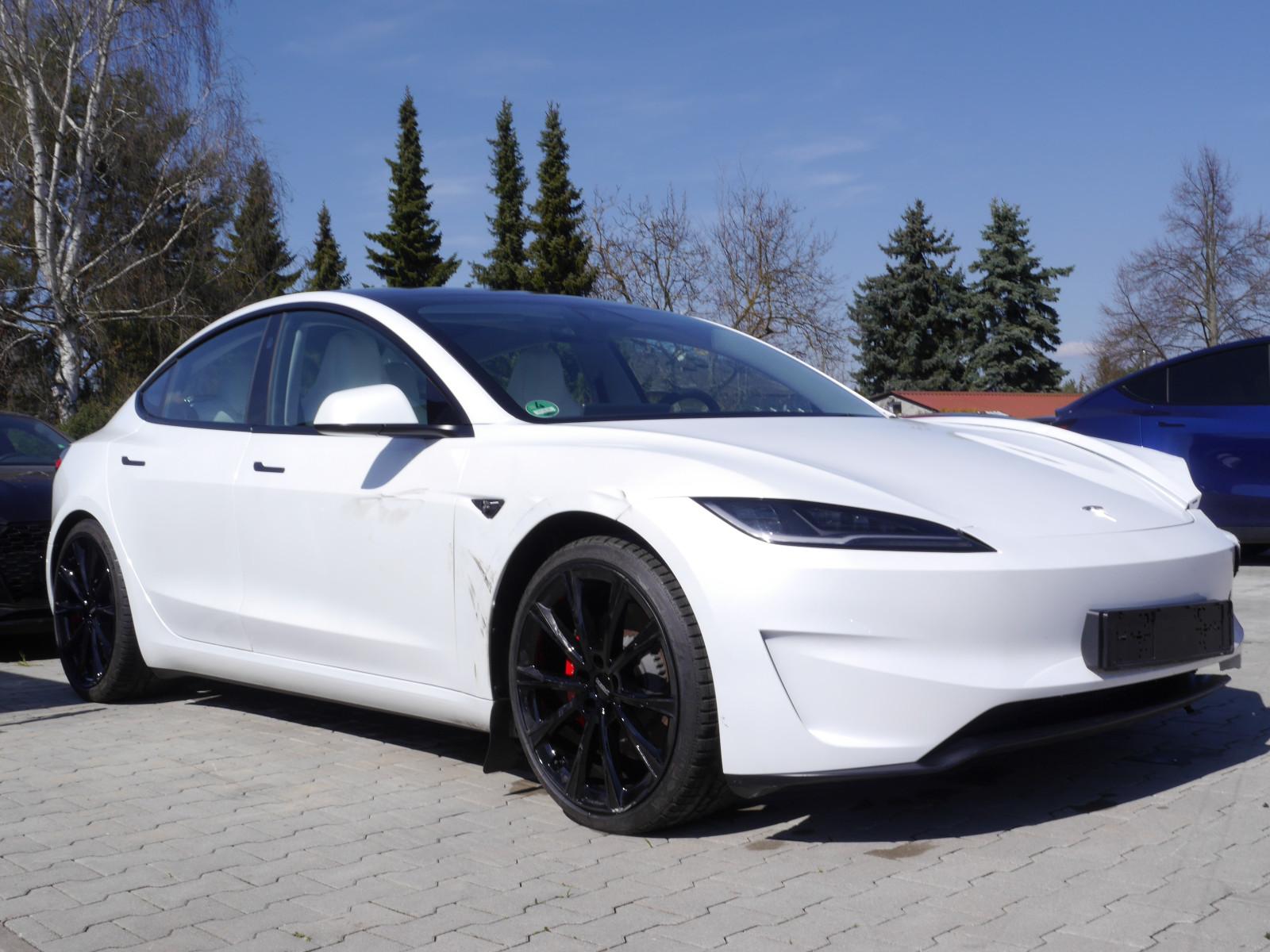 Tesla Model 3 mit Dualmotor Performance Highland