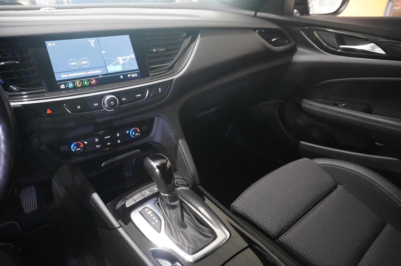 Fahrzeugabbildung Opel Insignia B ST 2.0D ELEGANCE NAVI/LED/VIRTU./AHK