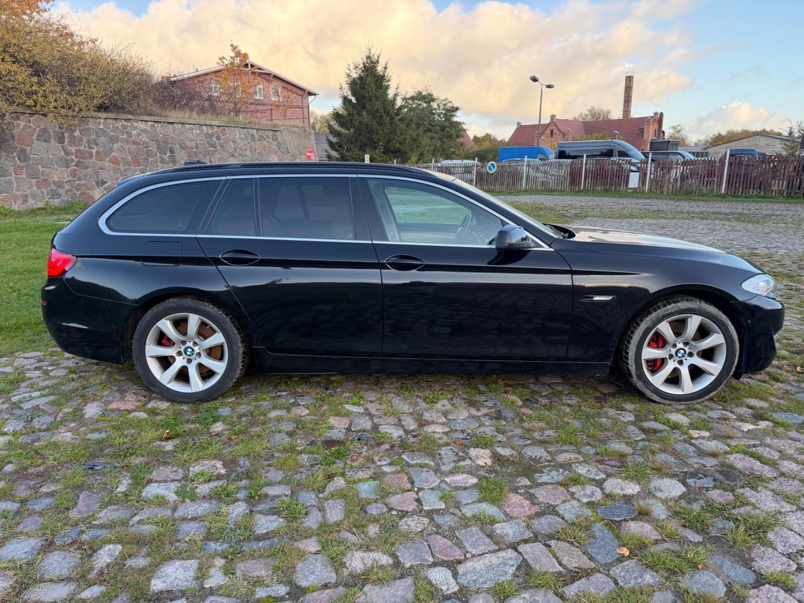 BMW 525 2011 — photo 11