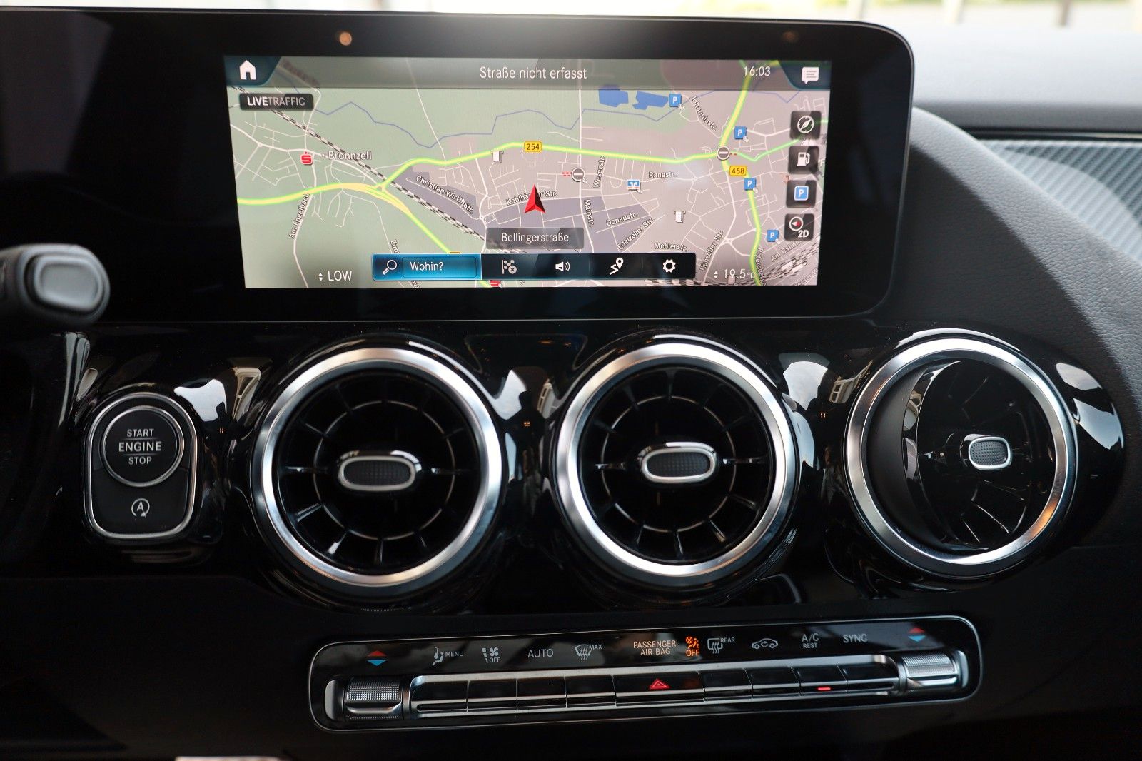 Fahrzeugabbildung Mercedes-Benz GLA 200 d AMG line, T.Leder,Navi,LED,SH,Kamera
