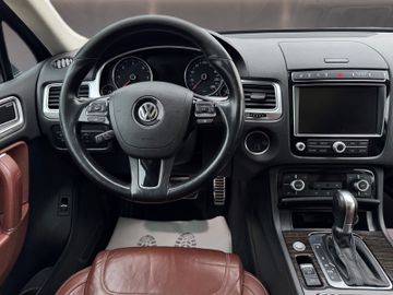 Volkswagen Touareg - 11