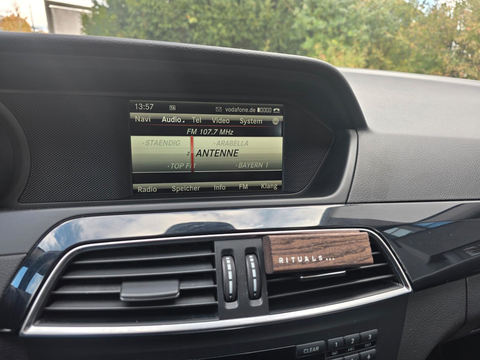 Mercedes-Benz C220 2014 — photo 12