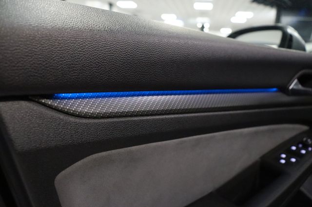 Fahrzeugabbildung Volkswagen Golf VIII Lim. R 4Motion|MATRIX|H/K|DCC|AMBIENTE