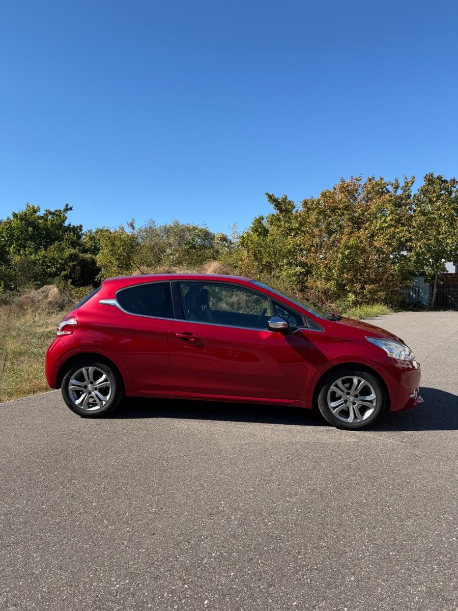 Peugeot 208 1.6 Allure 120 VTi Automatik 