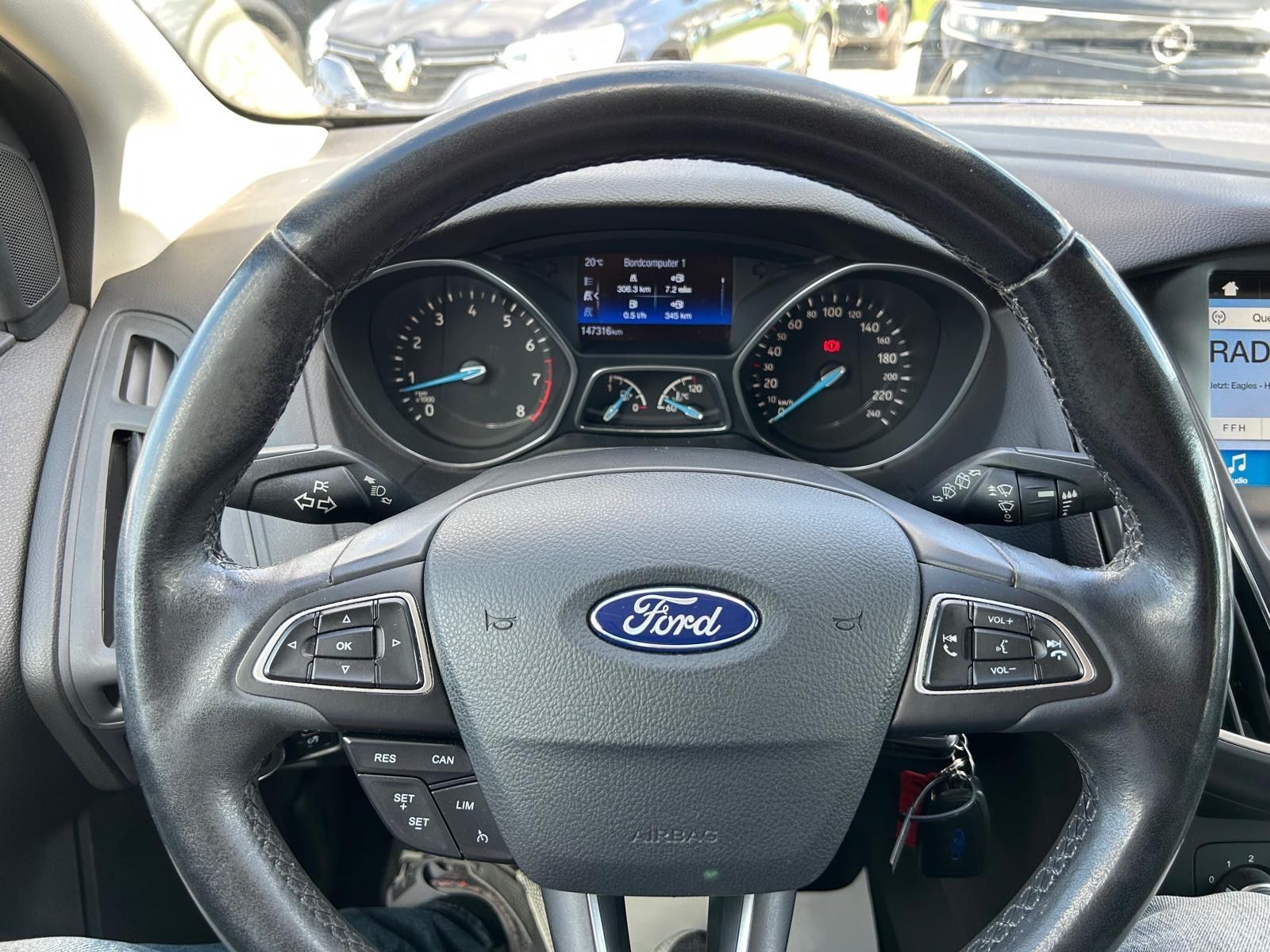Fahrzeugabbildung Ford Focus Turnier Business°Navi°Winterpaket°AHK