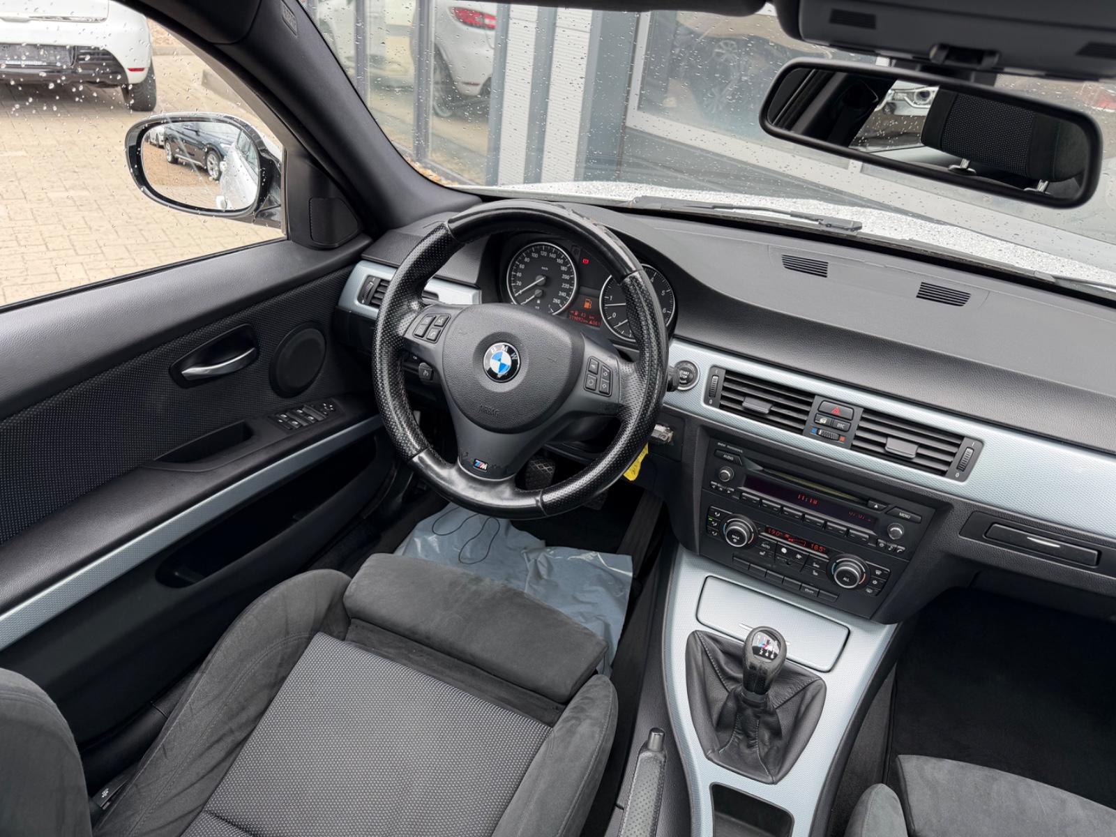 BMW 318 2009 — photo 19