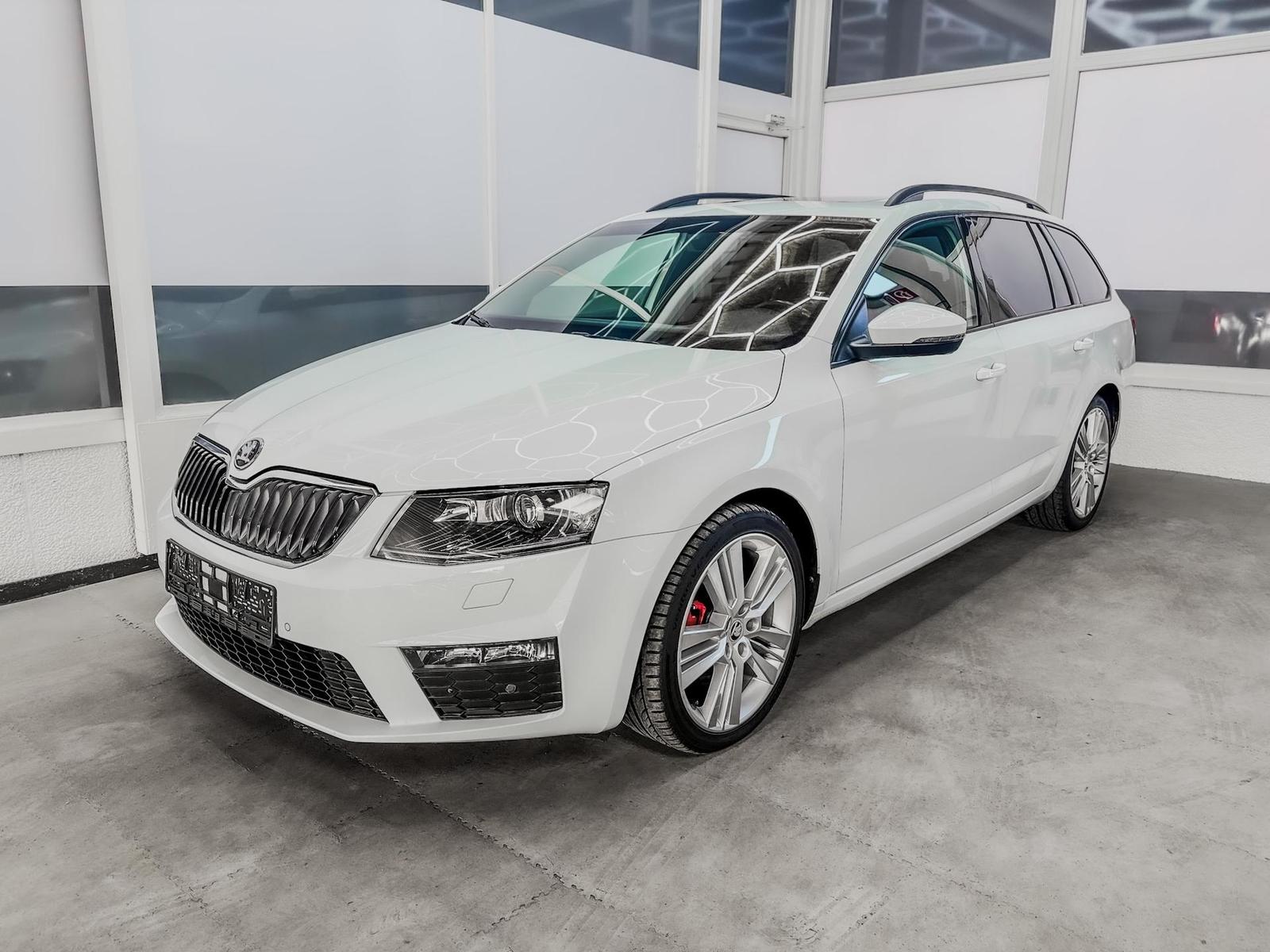 Skoda Octavia Combi 2.0 TDI DSG RS NAVI PANO SHZ XE...