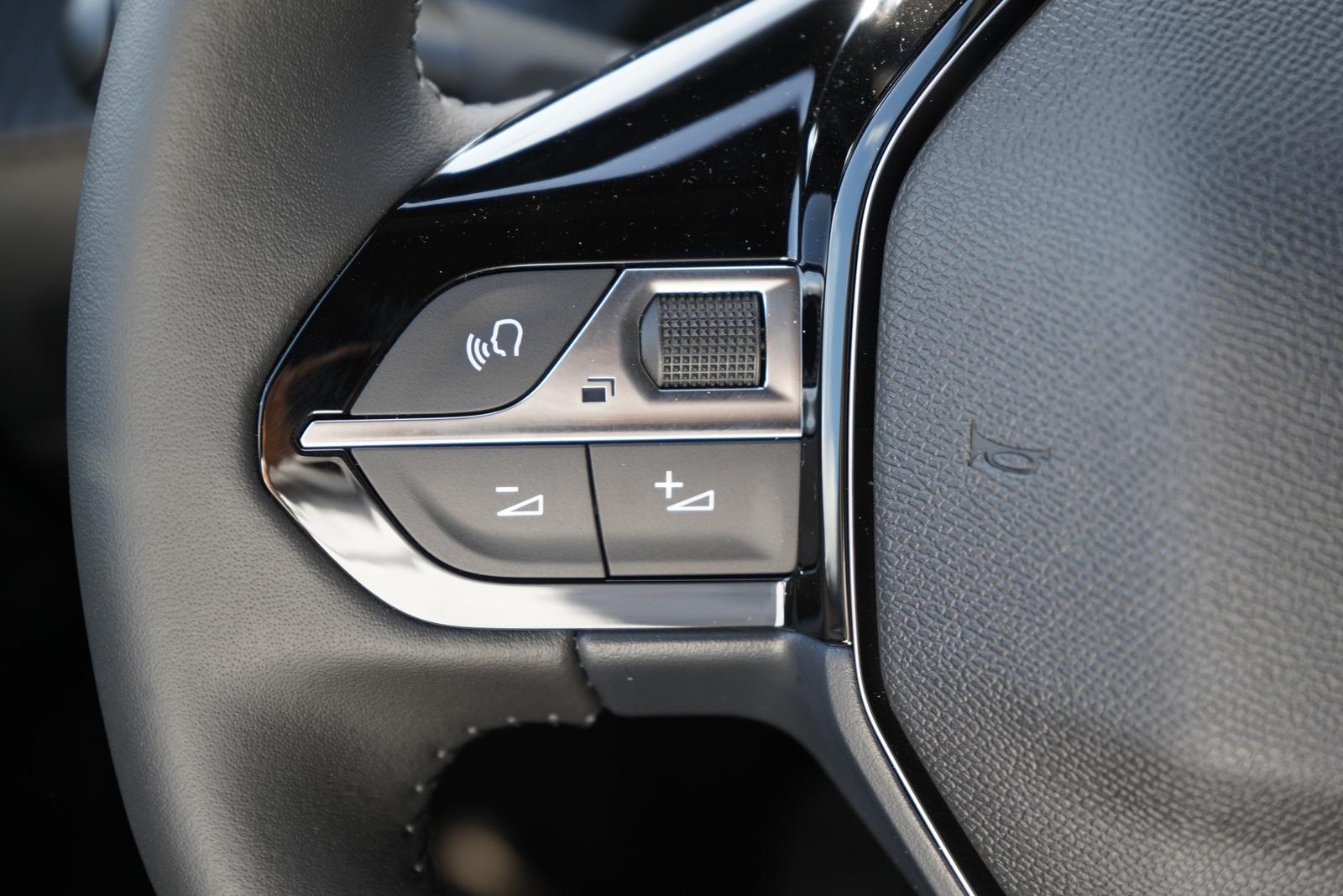 Peugeot 2008 1.2 PureTech LED Navi Kamera