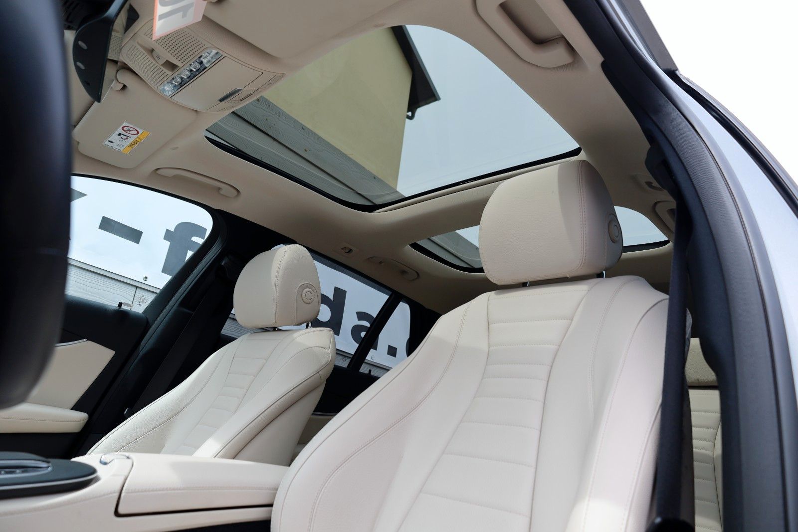 Fahrzeugabbildung Mercedes-Benz E 300de 4M T Avantgarde Leder,Navi,LED,PanoDach