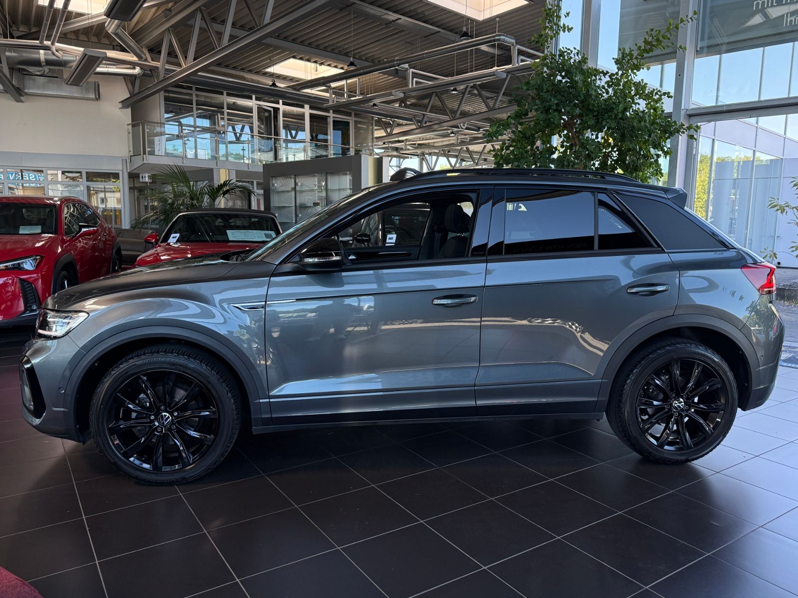 Fahrzeugabbildung Volkswagen T-Roc R-Line 1.5 l TSI  PANO ACC LED NAVI