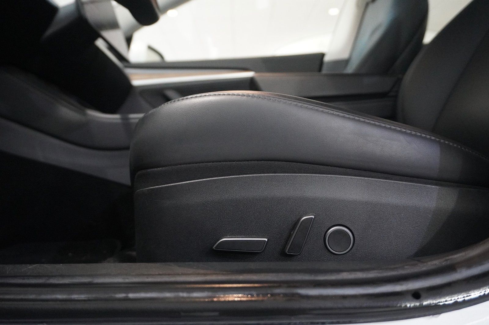 Fahrzeugabbildung Tesla Model 3 PERFORMANCE DUAL-MOTOR NAVI/LED/PILOT+