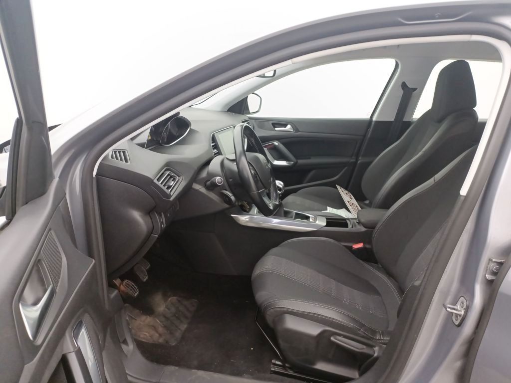 Fahrzeugabbildung Peugeot 308 Allure 1.2T NAVI/LED/PDC/TEMPOMAT