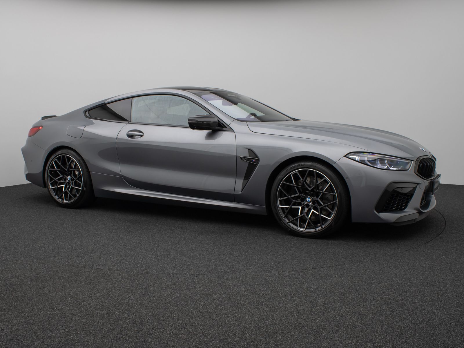 Fahrzeugabbildung BMW M8 Competition xD Coupé 360°Laser SoftCl DispKey