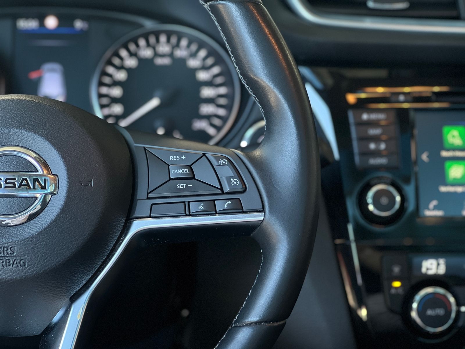 Fahrzeugabbildung Nissan Qashqai Zama PANO 360° NAV SHZ ALU
