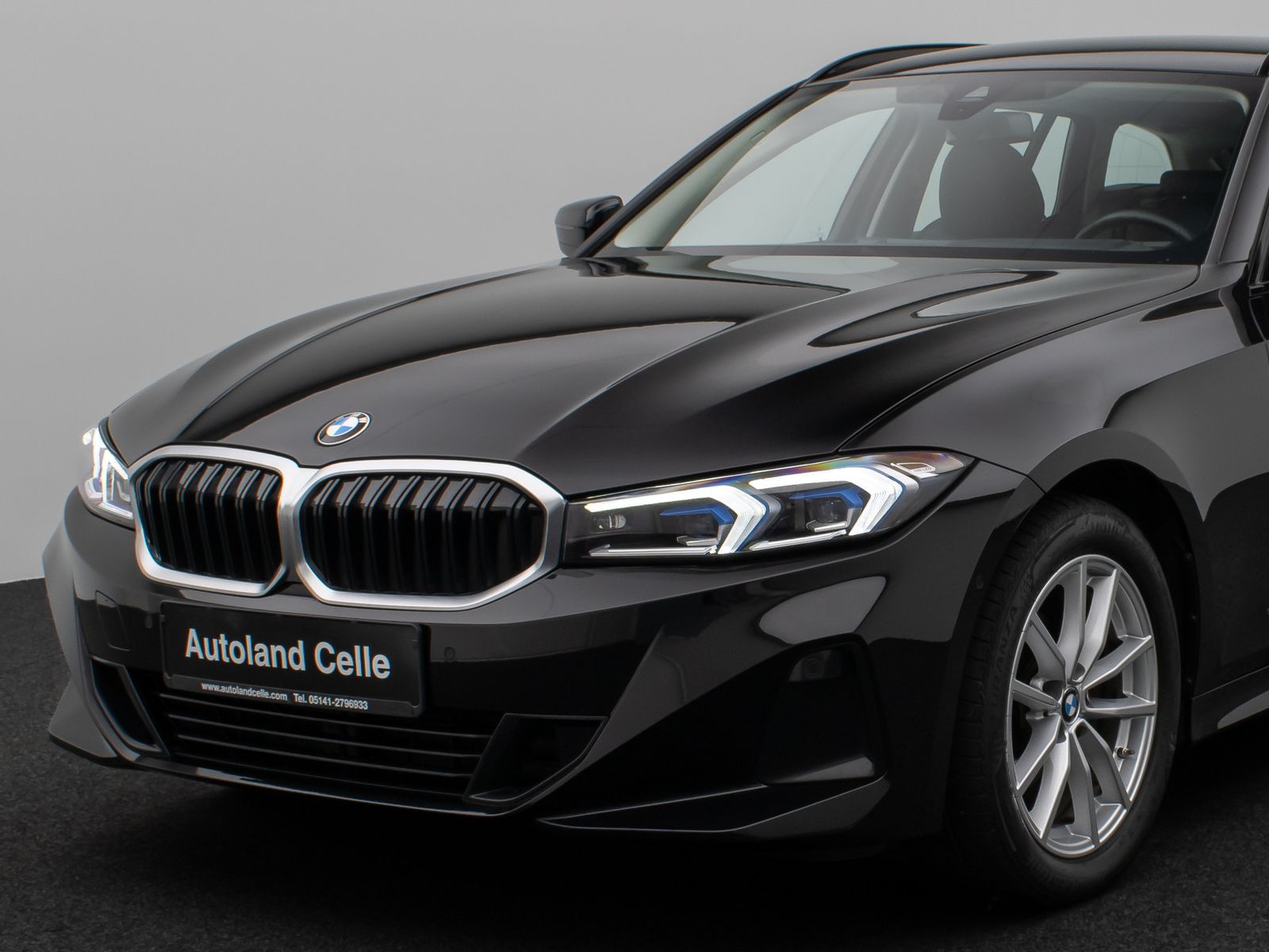 Fahrzeugabbildung BMW 318d Kamera DAB HiFi HUD Leder Komfort Sport LED