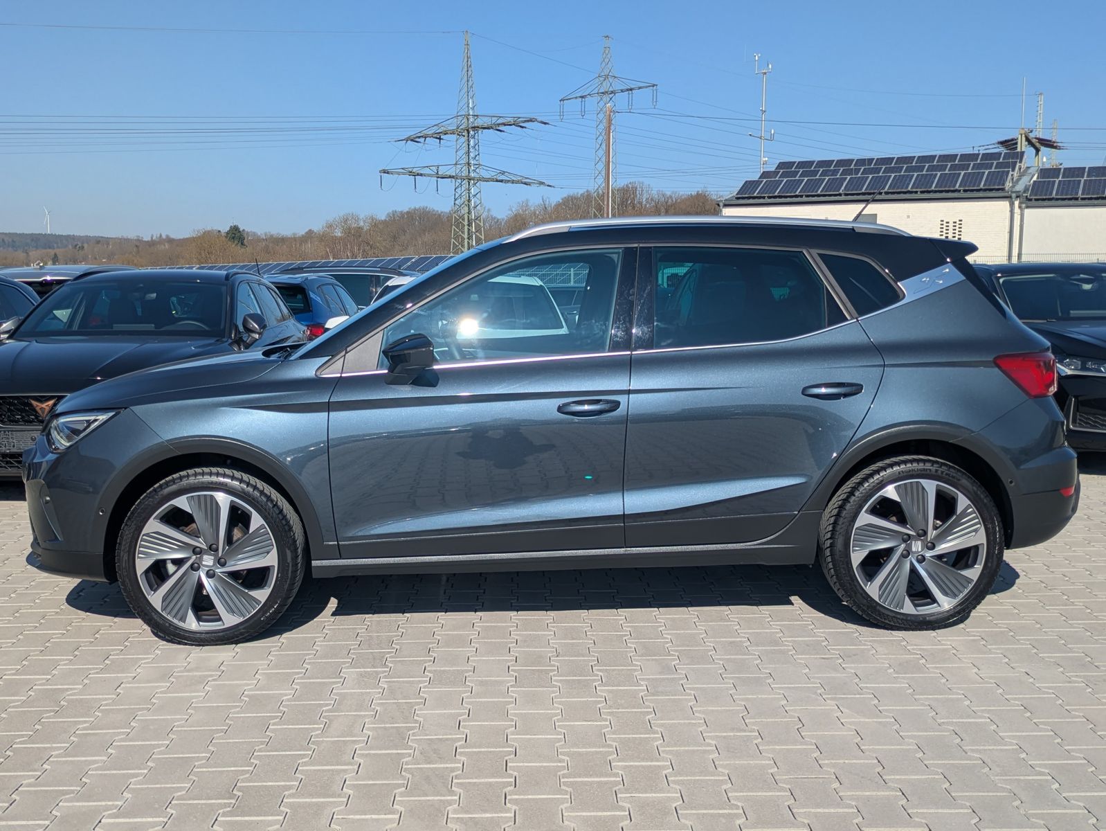 Fahrzeugabbildung SEAT Arona 1.0 TSI FR DSG AHK*ACC*LED*APP*DAB*KAMERA