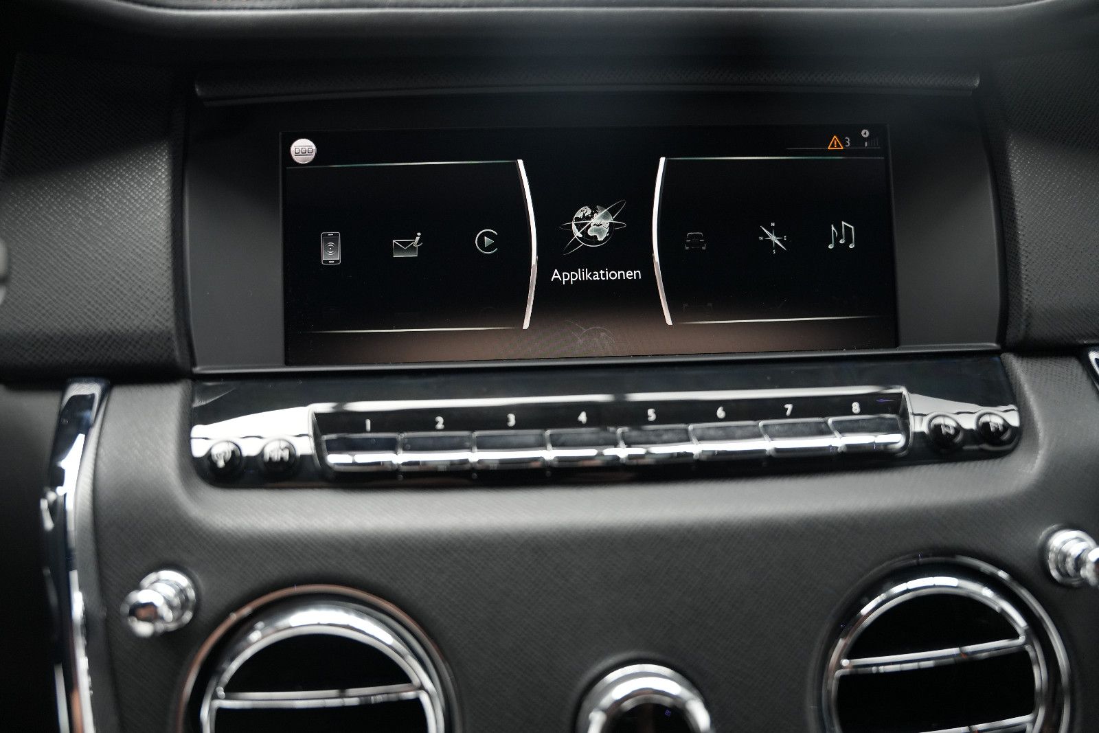 Fahrzeugabbildung Rolls-Royce Cullinan/NOVITEC/WIDEBODY/24''/FOND-TV/STERNEHIM