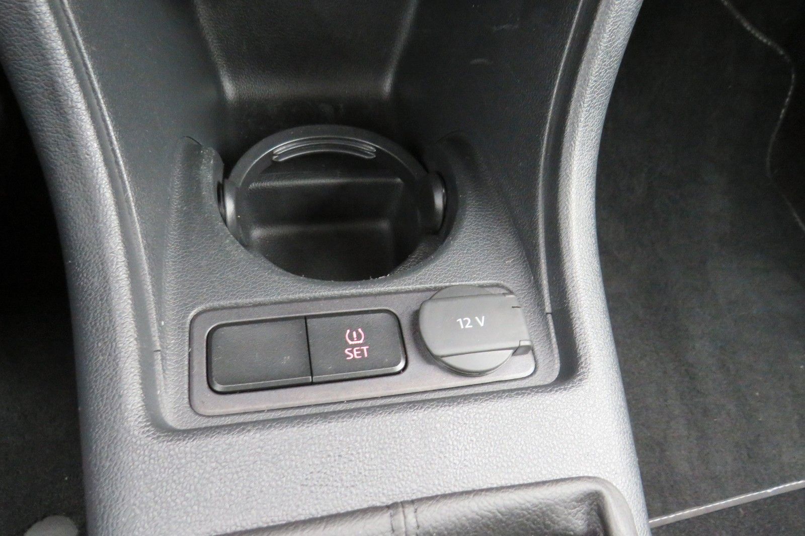 Fahrzeugabbildung Volkswagen up! KLIMA TELVOR MAPS&MORE TELVOR. 1.HD