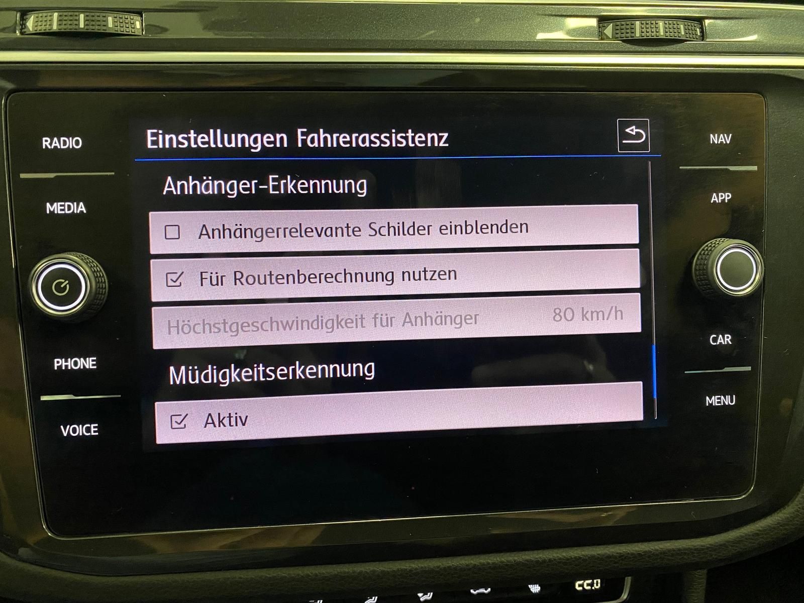 Fahrzeugabbildung Volkswagen Tiguan 2.0 TDI +AHK+APP+ALLWETTER+KLIMA+ACC