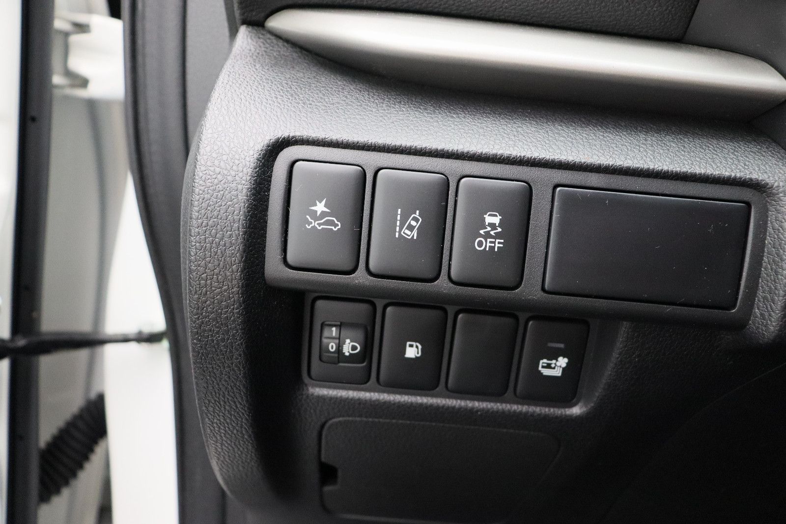 Fahrzeugabbildung Mitsubishi Eclipse Cross 2.4 Basis Hybrid 4WD