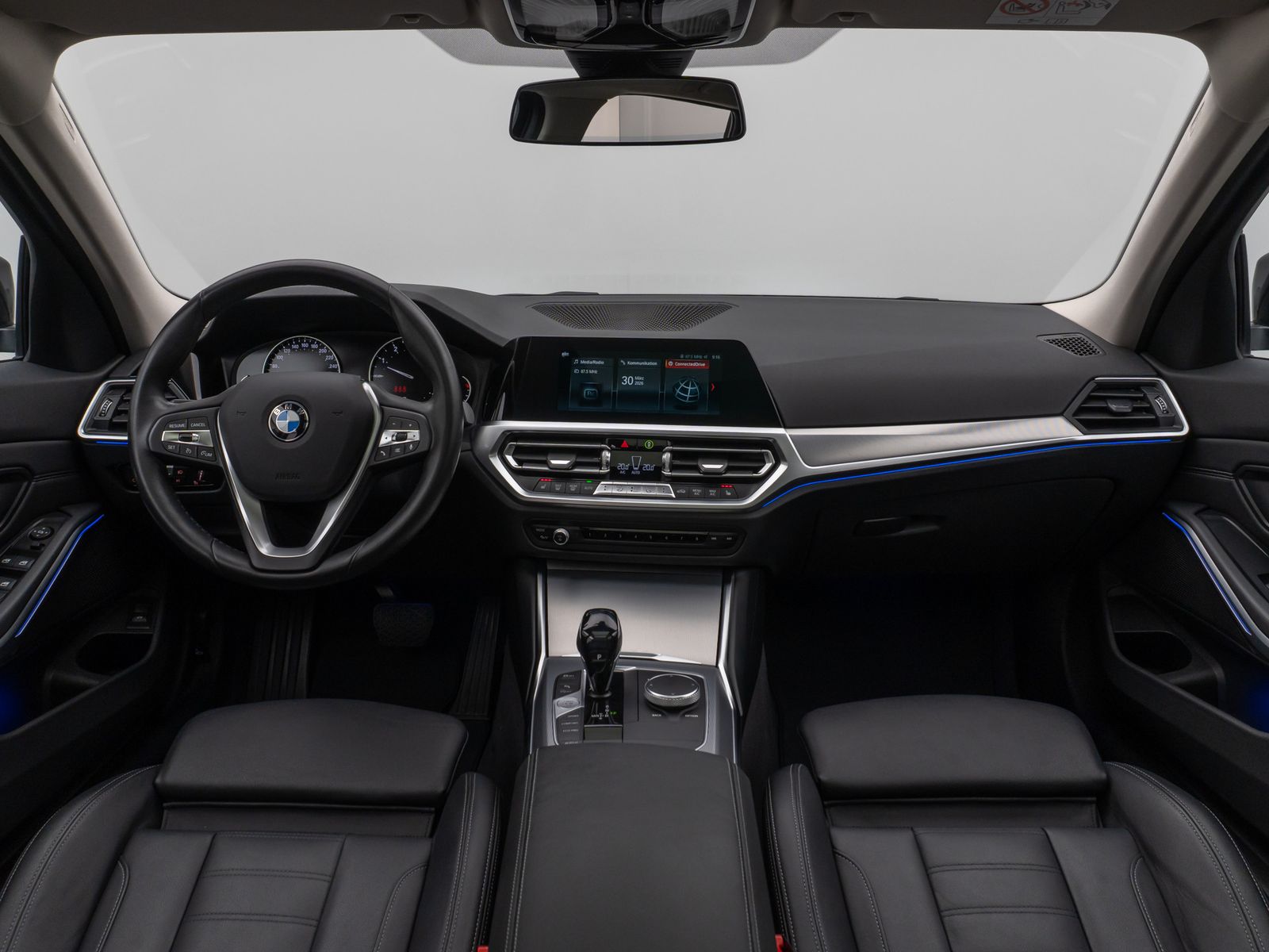 Fahrzeugabbildung BMW 330i Panorama Komfort Leder Sportsitz Stop&Go