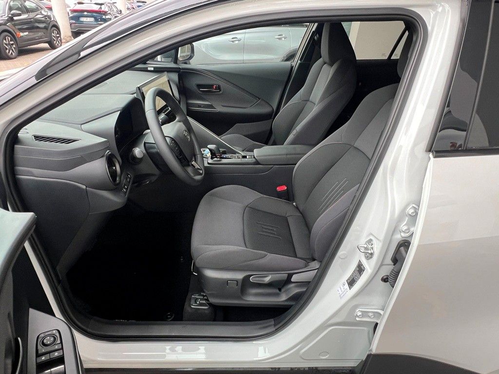 Fahrzeugabbildung Toyota C-HR 1.8 Hybrid FWD Teamplayer Technikpaket