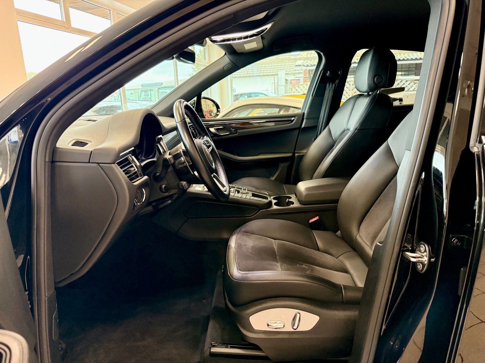 Fahrzeugabbildung Porsche Macan S PDK AHK/21"Zoll/DAB/LED