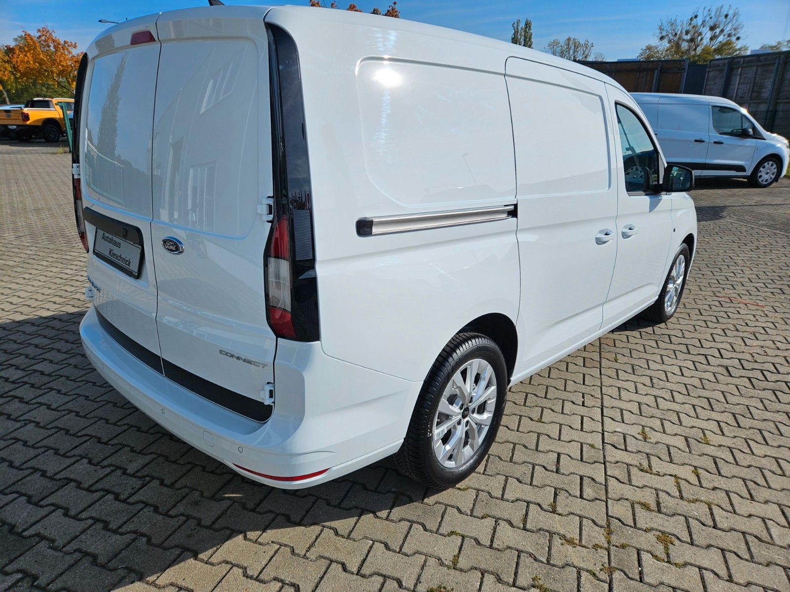 Fahrzeugabbildung Ford Transit Connect Limited L2 Kasten