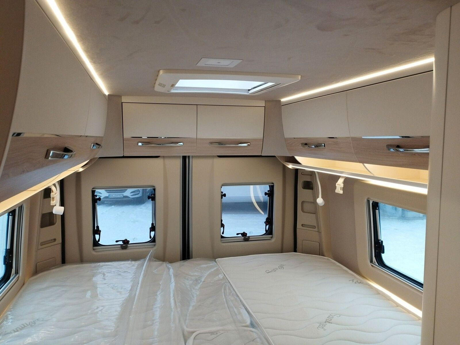 Fahrzeugabbildung Eura Mobil Van V 635 EB Captain-Chair- Sitze, Skyroof, RFK