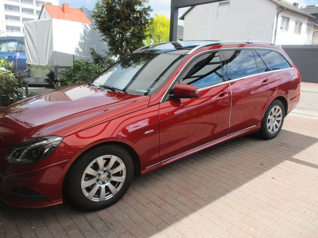 Image of Mercedes-Benz E 200