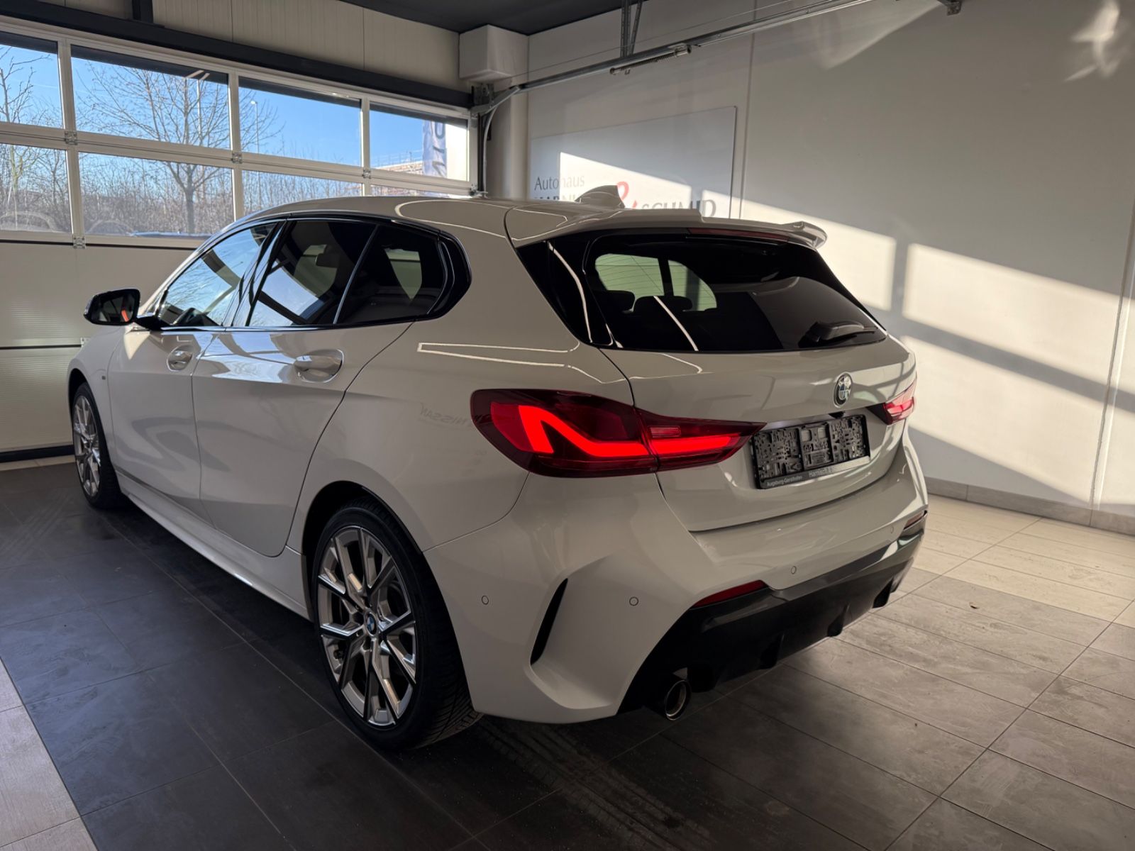 Fahrzeugabbildung BMW 118 i Edition Colorv.; M-Tech.-,M-Pro-Sport-Pak.
