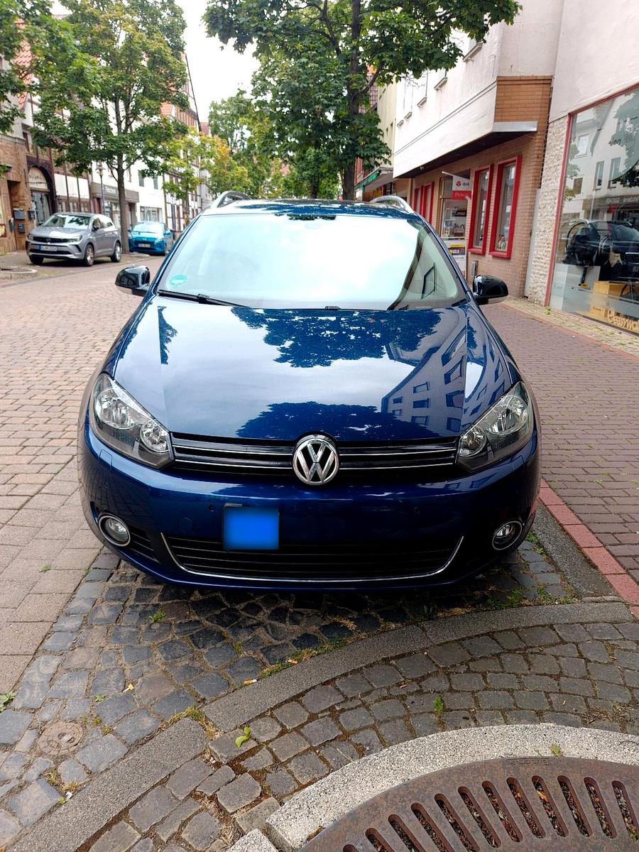 Volkswagen Golf 2012 — interior