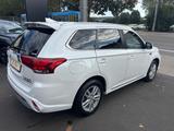Mitsubishi Outlander PHEV Intro Edition 4WD - Mitsubishi Outlander Edition mit Hybrid-Antrieb (Benzin/Elektro)