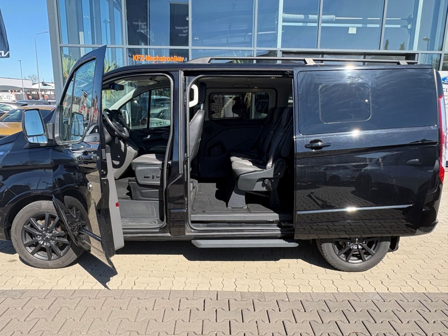 Fahrzeugabbildung Ford Tourneo Custom Kombi 320 L1 Titanium X AHK Behei