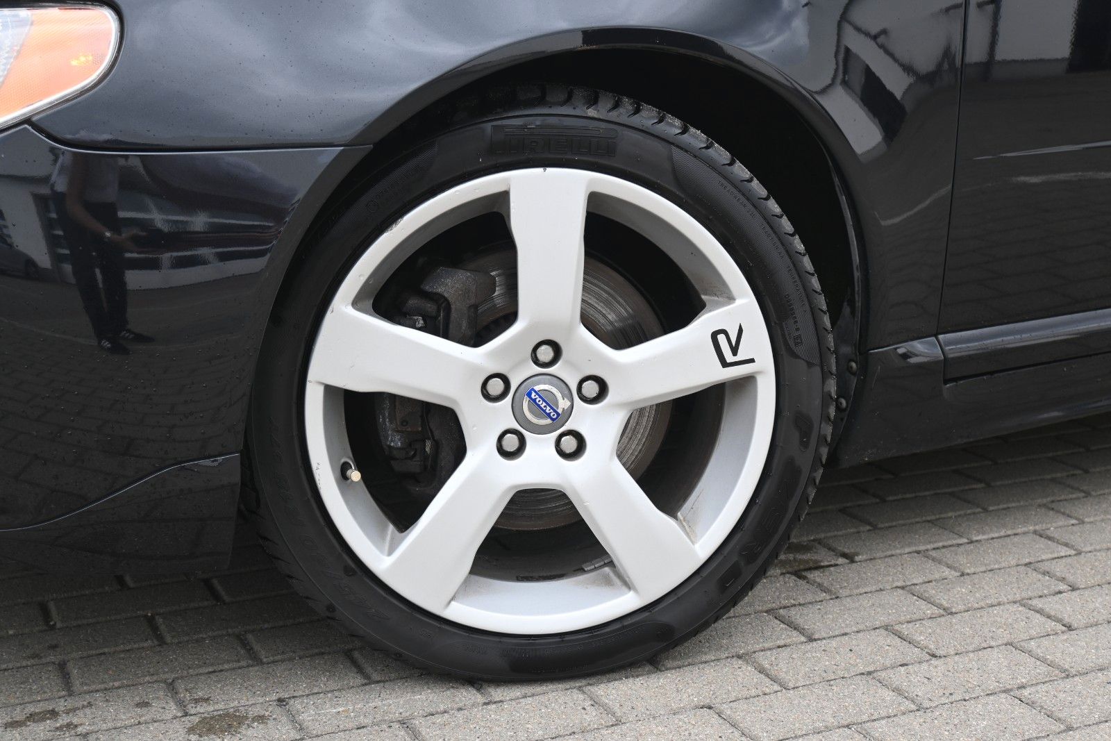 Fahrzeugabbildung Volvo V70 2.4 Autom. Edition R-Design*Xenon*