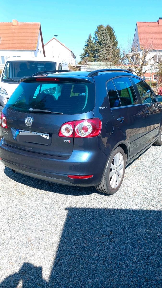Volkswagen Golf 2011 — engine 105 HP (77kW)