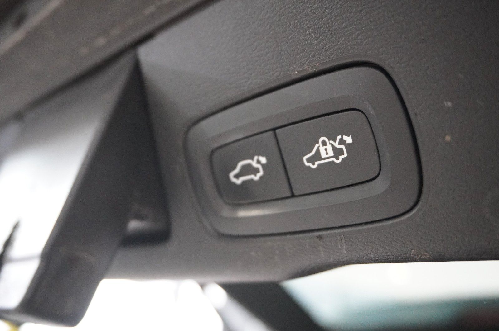 Fahrzeugabbildung Volvo XC 60 T4 MOMENTUM PRO NAVI/LED/VIRTU./SHZ/AHK
