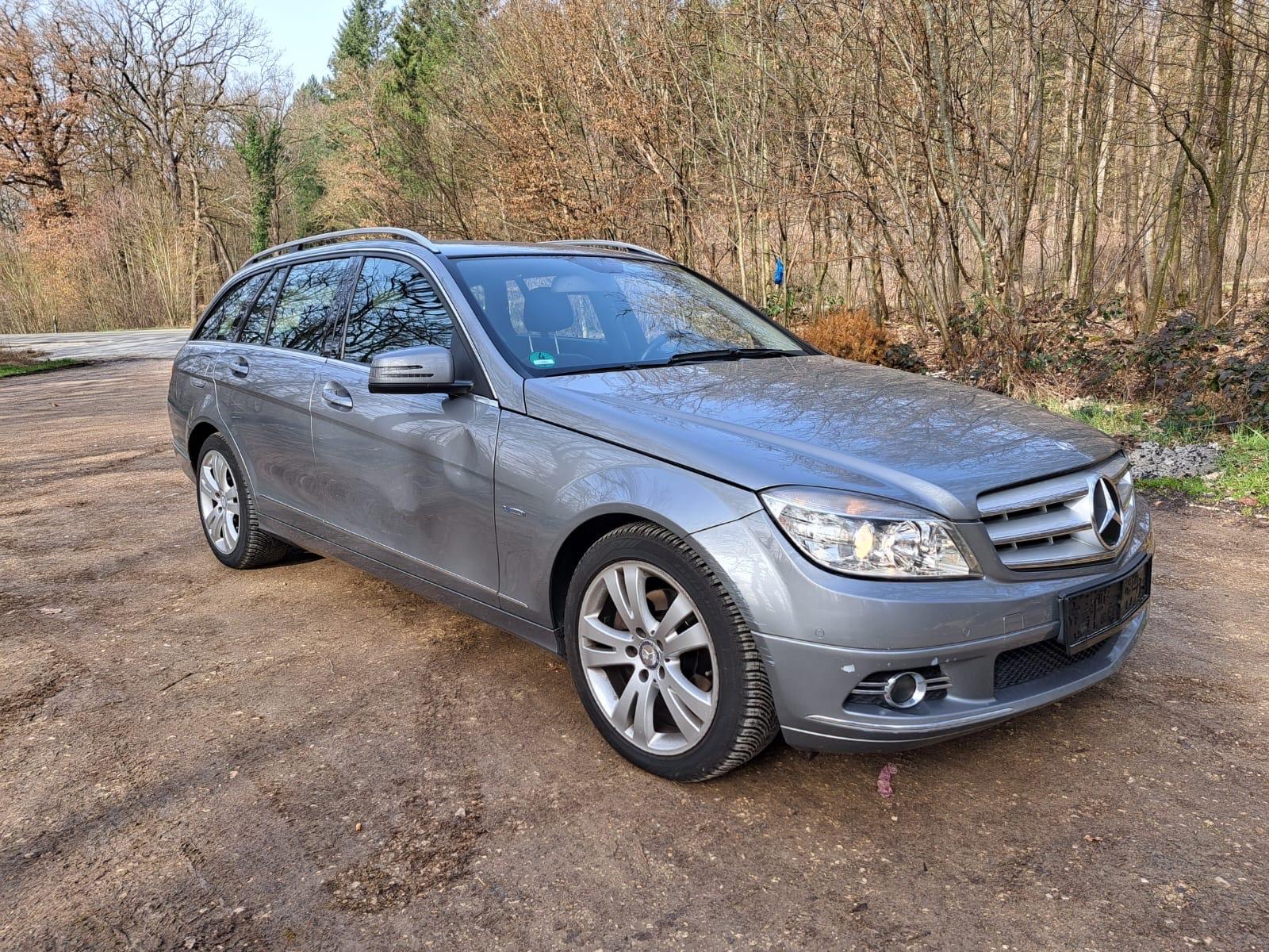Mercedes-Benz C200 2011 — interior