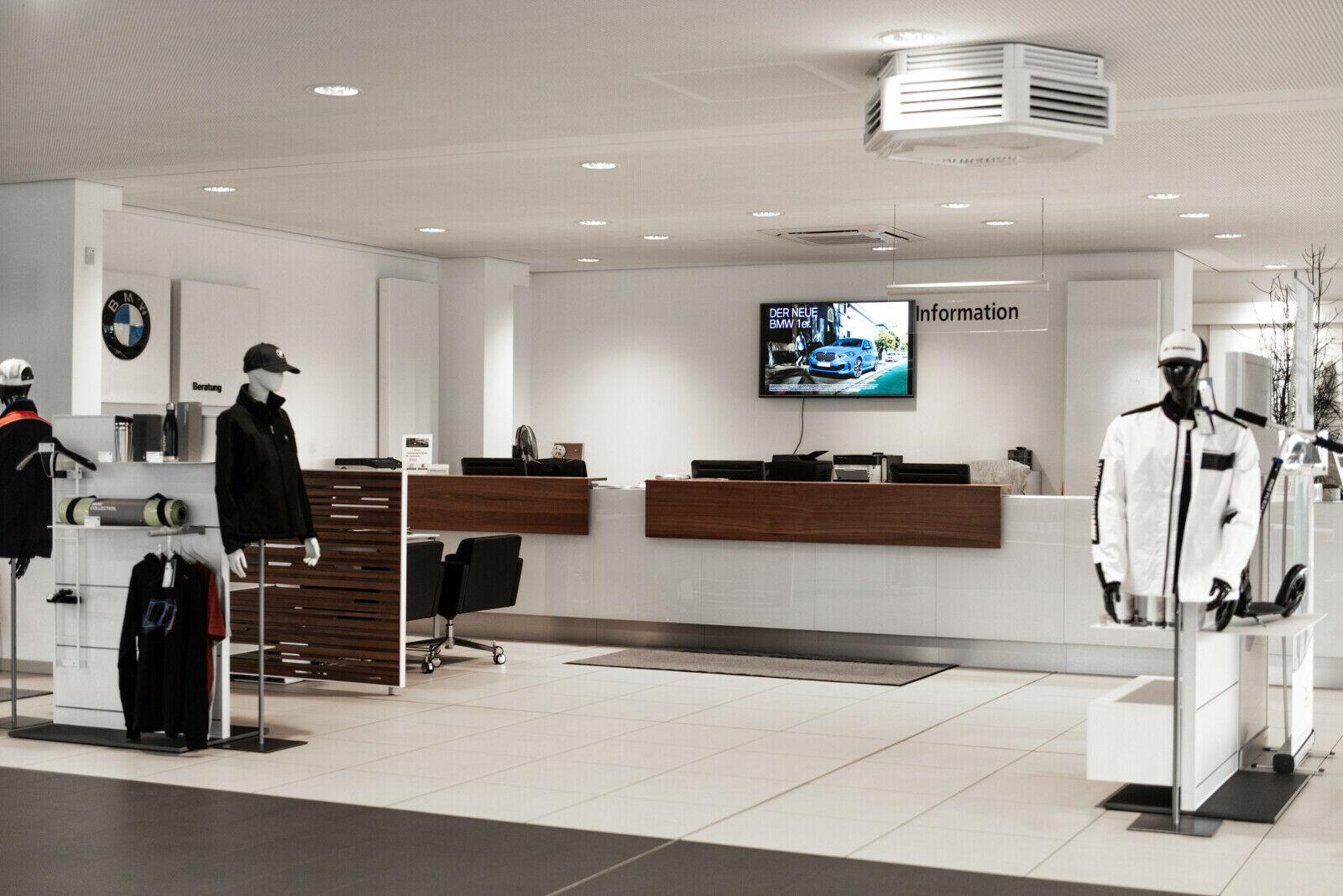 showroom-image-top