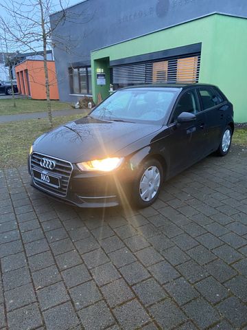 Audi A3 Sportback/QUATTRO/AUTOM/8-FACH/TEMP/PDC/SHZ