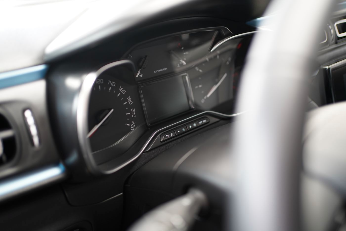 Fahrzeugabbildung Citroën C3 PureTech 110 EAT6 Elle Automatik Sitzheizung