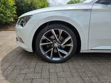 Skoda Superb 1.8 TSI DSG SportLine Combi SportLine - Skoda Superb mit Benzin-Antrieb: Kombi, 1.8